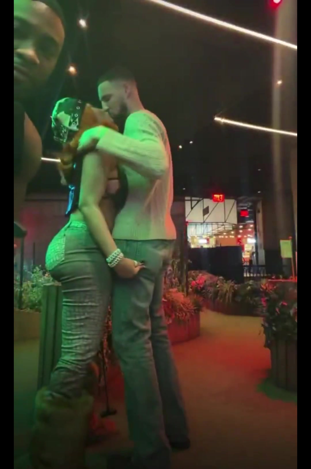 开云平台-没眼看！克莱&amp;马冬梅大尺度打高尔夫 友人看了直呼受不了