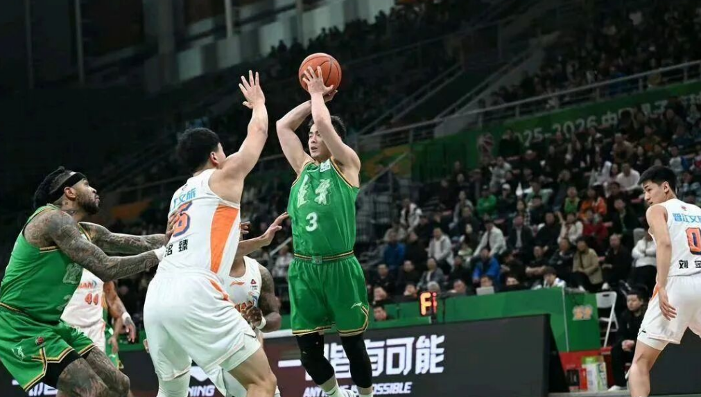 辽宁男篮战胜福建男篮，赛后收获三大惊喜，新大外无缝衔接，冲击八强